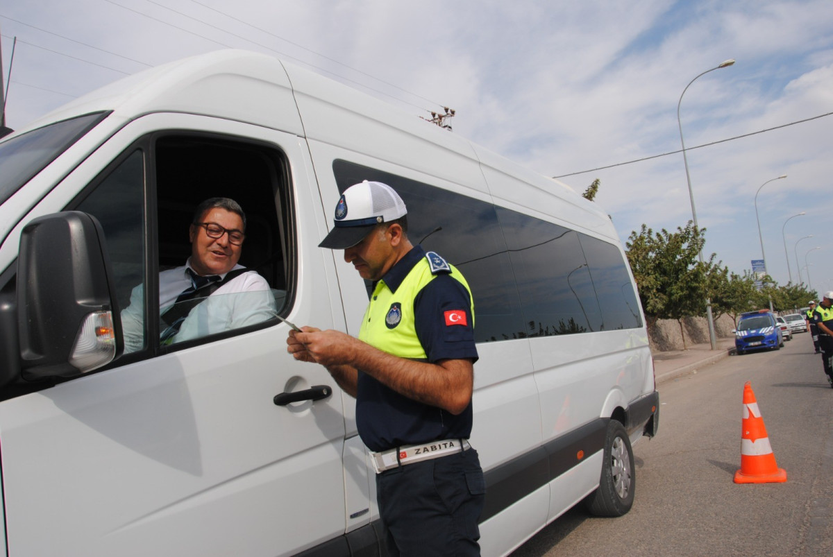 BÜYÜKŞEHİR ZABITA’DAN OKUL SERVİSLERİNE YÖNELİK DENETİM