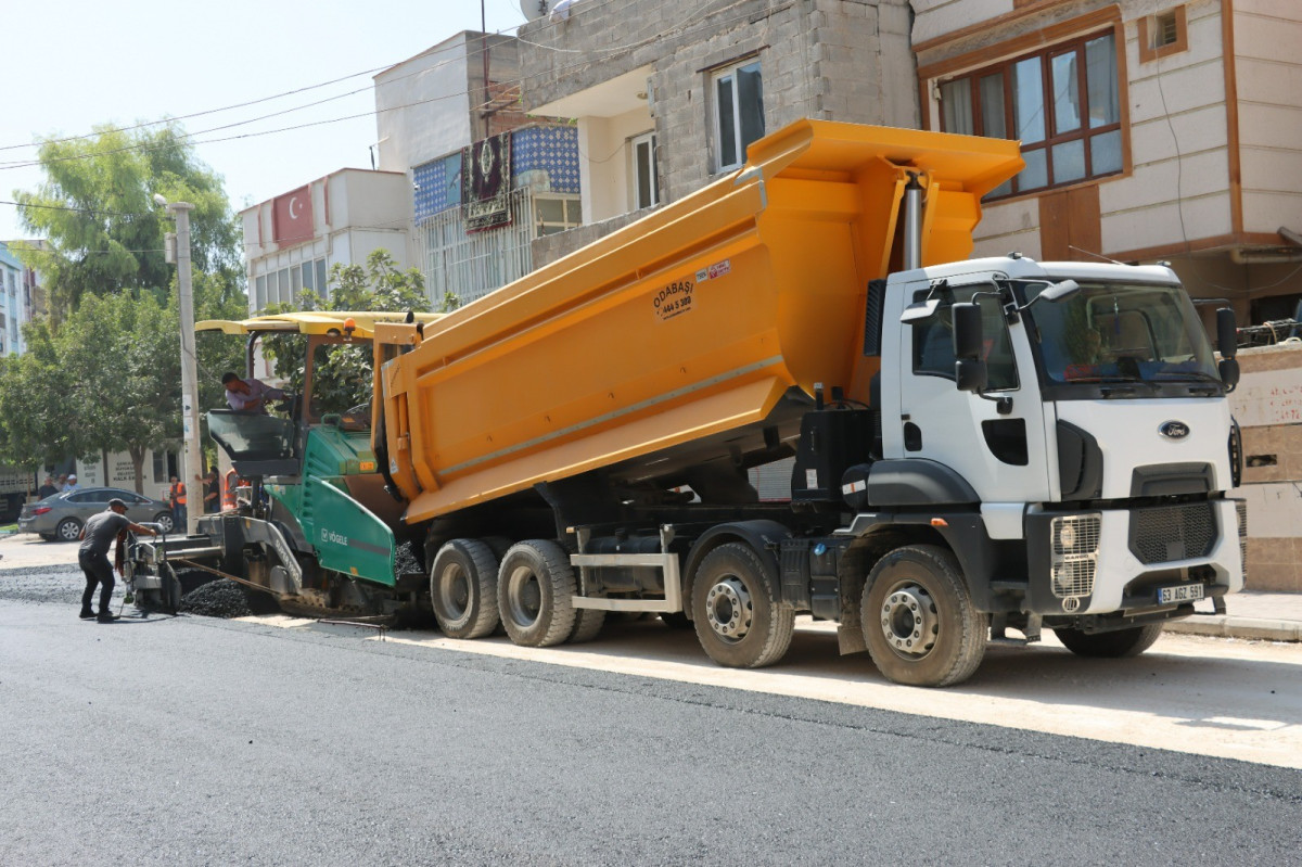 BÜYÜKŞEHİR’DEN EYYÜPKENT MAHALLESİNDE ASFALT ÇALIŞMASI