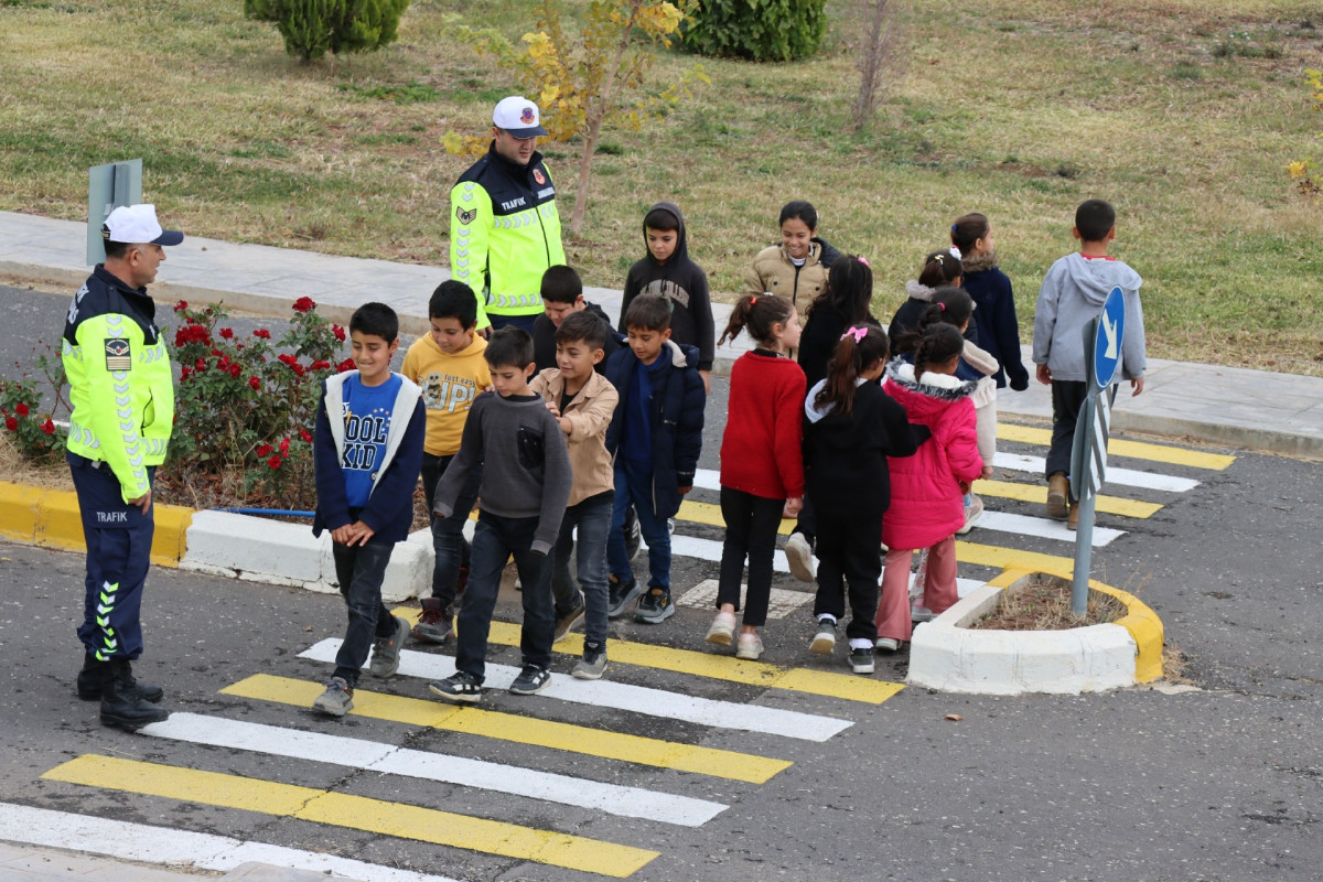 ÇOCUKLAR TRAFİK KURALLARINI TRAFİK EĞİTİM PARKI’NDA EĞLENEREK ÖĞRENDİ