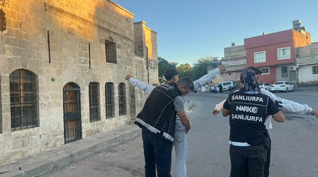 ŞANLIURFA'DA NARKOTİK OPERASYONUNDA 3 KİŞİ YAKALANDI