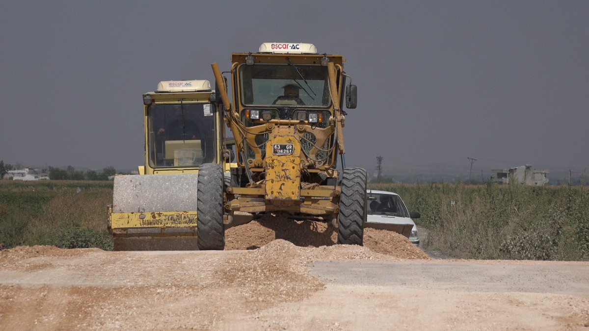 SURUÇ KIRSAL YOLLARI BÜYÜKŞEHİR İLE KONFORLU HALE GELİYOR