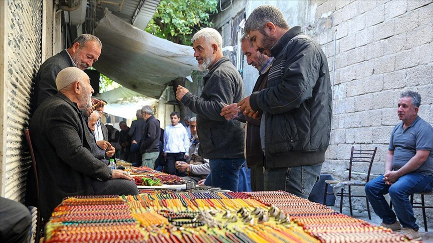 Tespih tutkunları Oturakçı Pazarı'nda buluşuyor