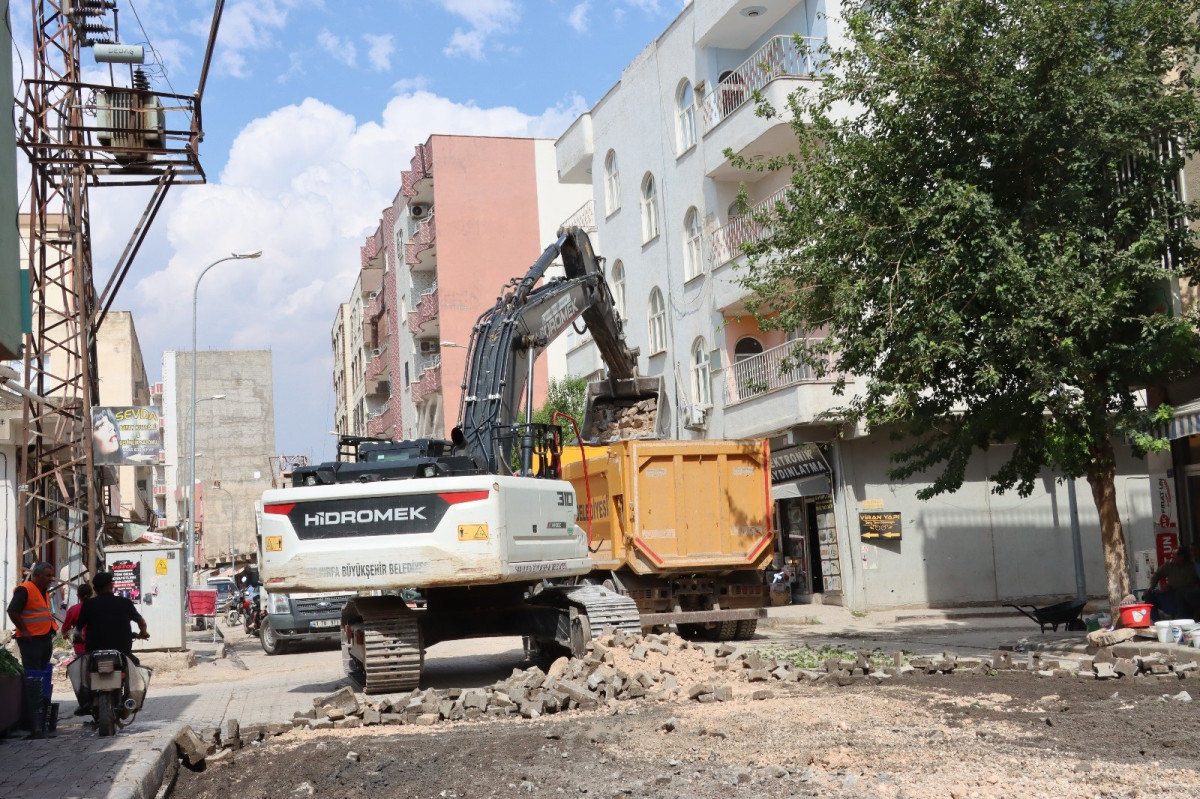 VİRANŞEHİR’DE ALTYAPI ÇALIŞMALARI NEDENİYLE ZARAR GÖREN YOLLAR SICAK ASFALT KONFORU İLE BULUŞACAK