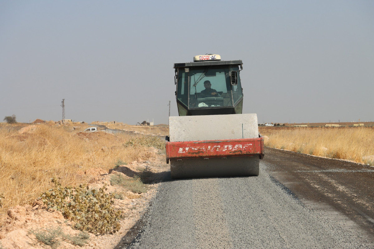 VİRANŞEHİR’DE BİR GRUP YOLU DAHA ASFALTLANIYOR